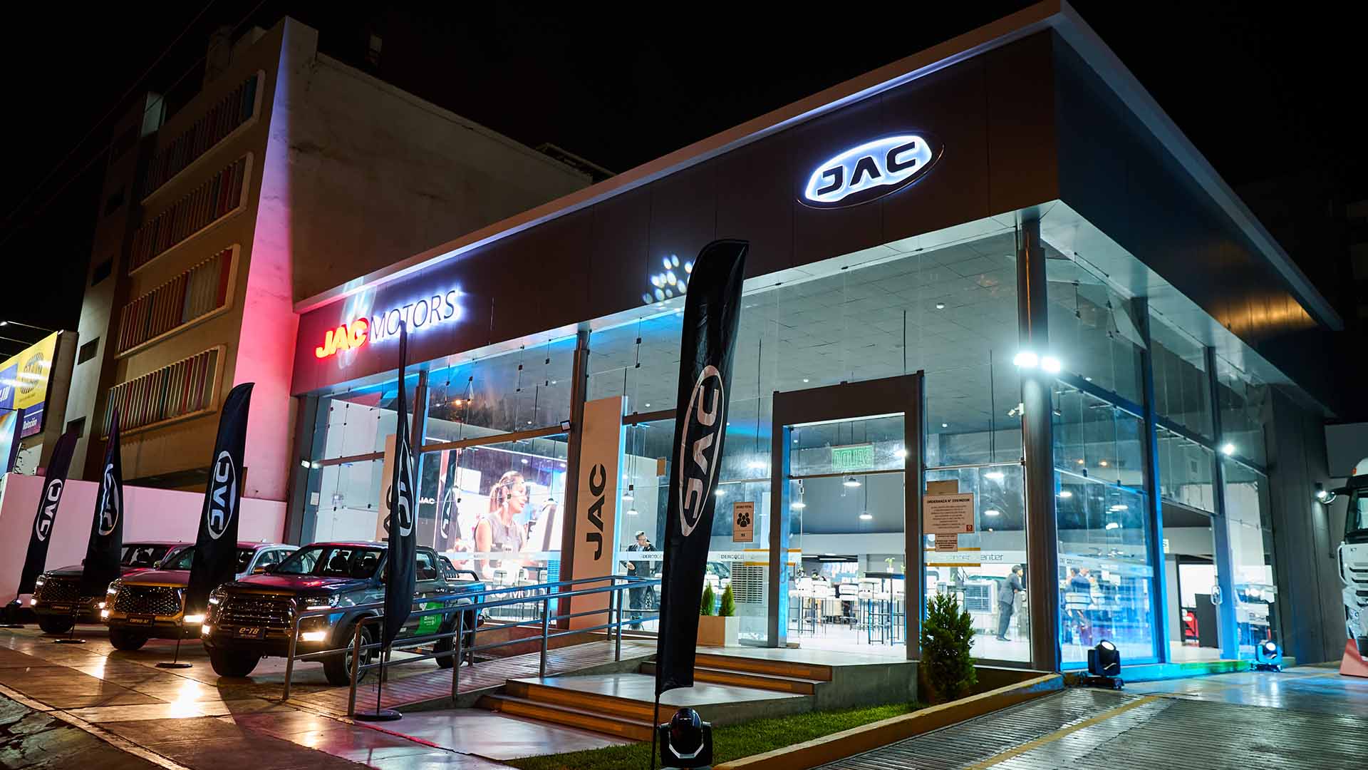 DERCO CENTER INAUGURÓ NUEVA TIENDA JAC MOTORS EN EL PAÍS